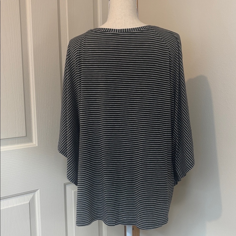 EUC Black and Gray Top - Picture 6 of 9